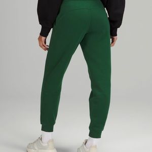 Lululemon Scuba Joggers Size 4 Everglade Green